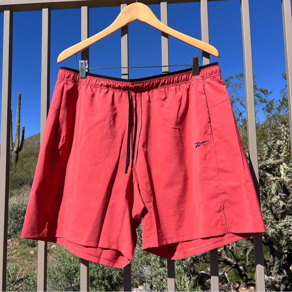 ⬇️💲Reebok NWT Men’s Training Shorts Size L Color Rust Speedwick